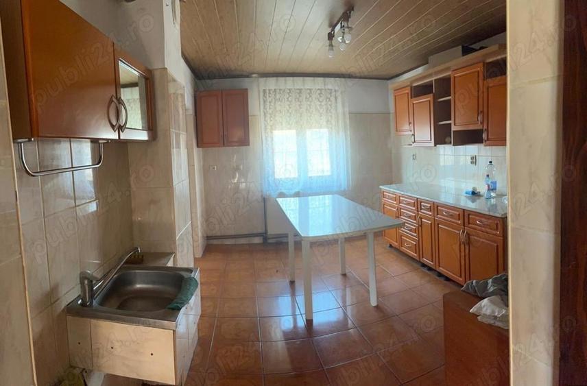 Casă cu 6 camere cu Teren 1213 Mp în Vladimirescu