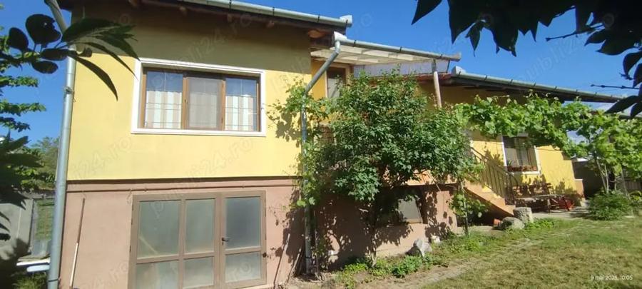 Casă cu 3 camere cu Teren 398 Mp în Lipoveni