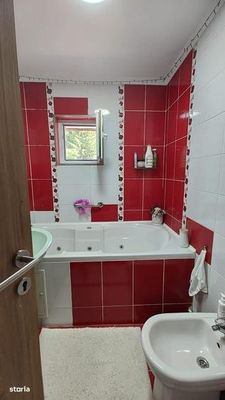 Apartament cu 3 camere decomandat în Decebal