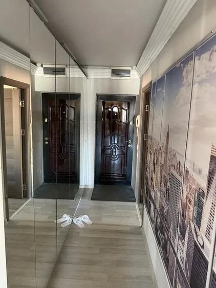 Apartament cu 4 camere decomandat în Capitol