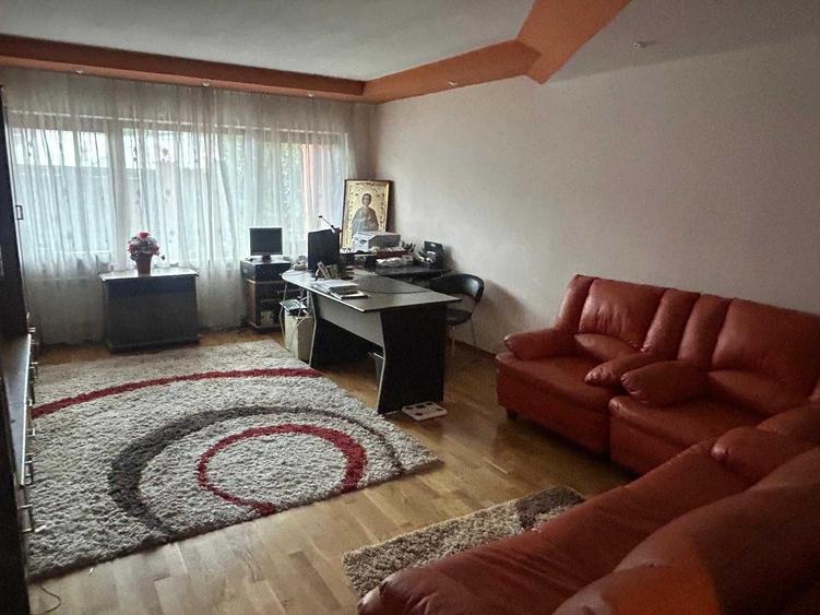 Casă cu 4 camere în Exterior Vest