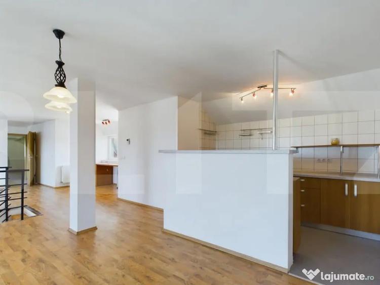 Apartament cu 4 camere semidecomandat, mobilat în Girocului