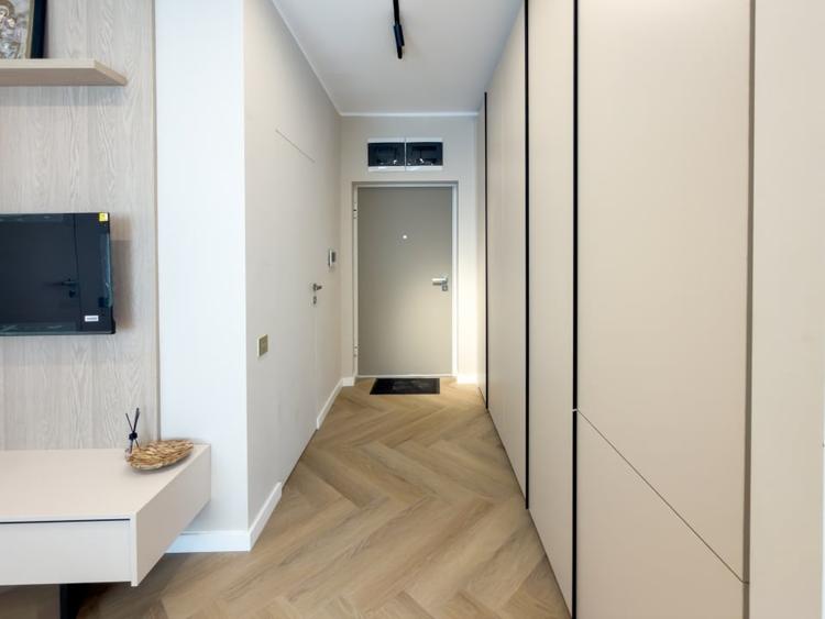 Apartament cu 2 camere semidecomandat, mobilat în Faleza Nord