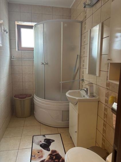 Apartament cu 3 camere decomandat, mobilat în Exterior Nord