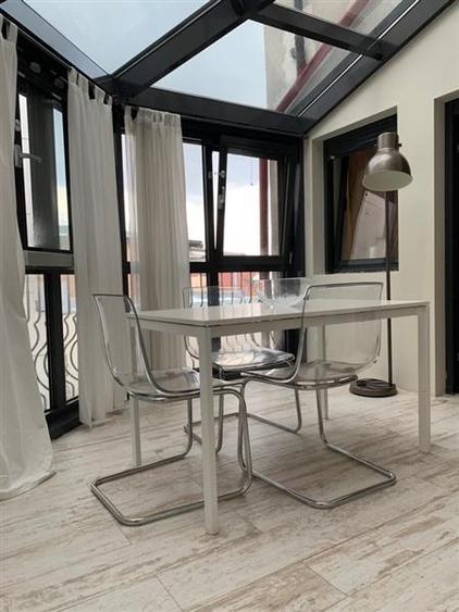 Apartament cu 3 camere semidecomandat, mobilat în Dacia