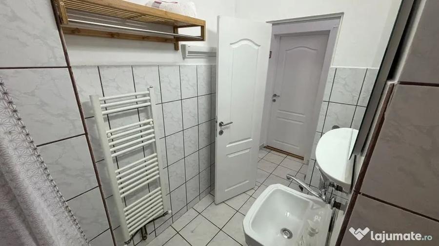 Garsonieră decomandată în Central
