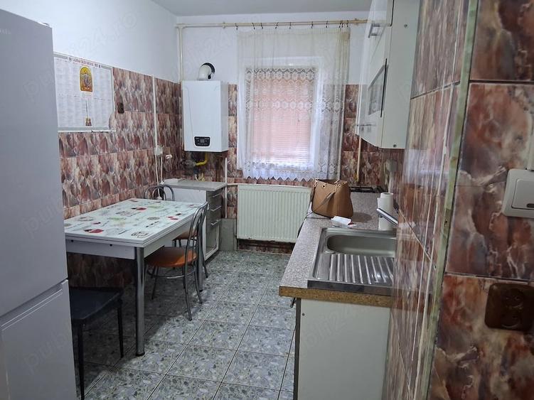 Apartament cu 3 camere decomandat în Lipovei