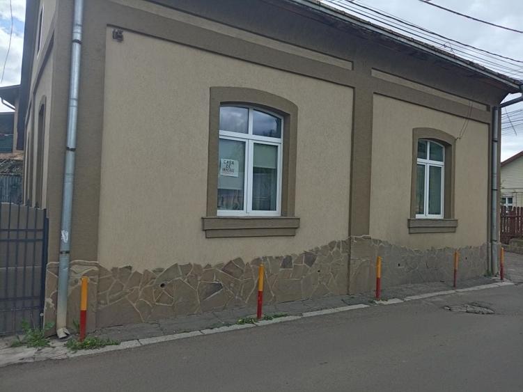Casă cu 4 camere în Central