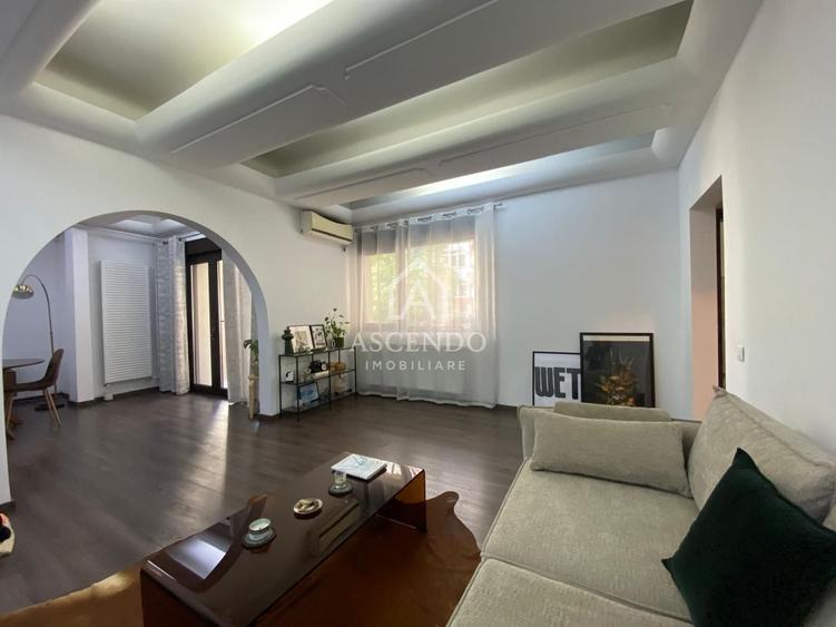 Apartament cu 4 camere semidecomandat, mobilat în Arcul de Triumf
