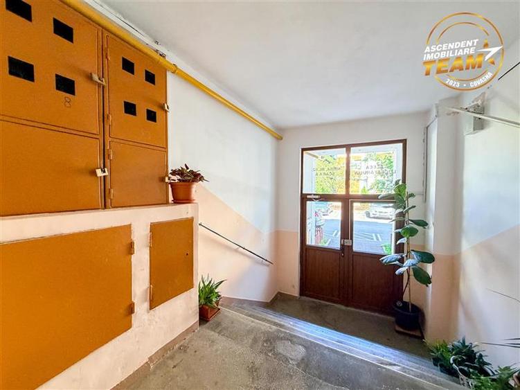 Apartament cu 3 camere decomandat în Lenin