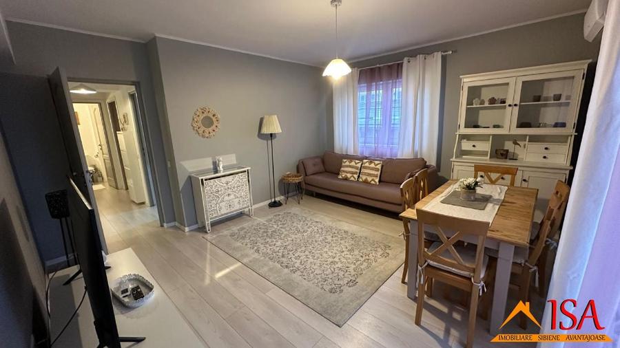 Apartament cu 3 camere decomandat, mobilat în Central
