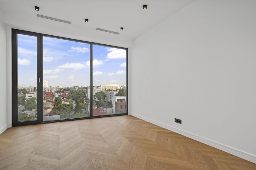 Apartament cu 5 camere decomandat, mobilat în P-ța Victoriei