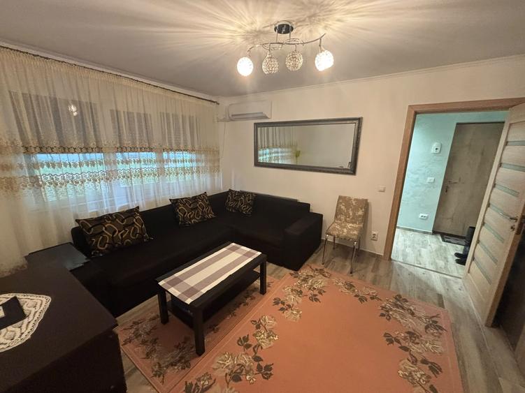 Apartament cu 2 camere semidecomandat în Podu Roș