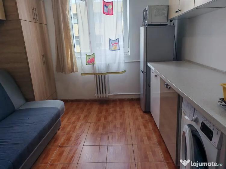 Apartament semidecomandat în Astra
