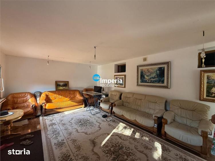 Casă cu 6 camere cu Teren 1330 Mp în Victoria