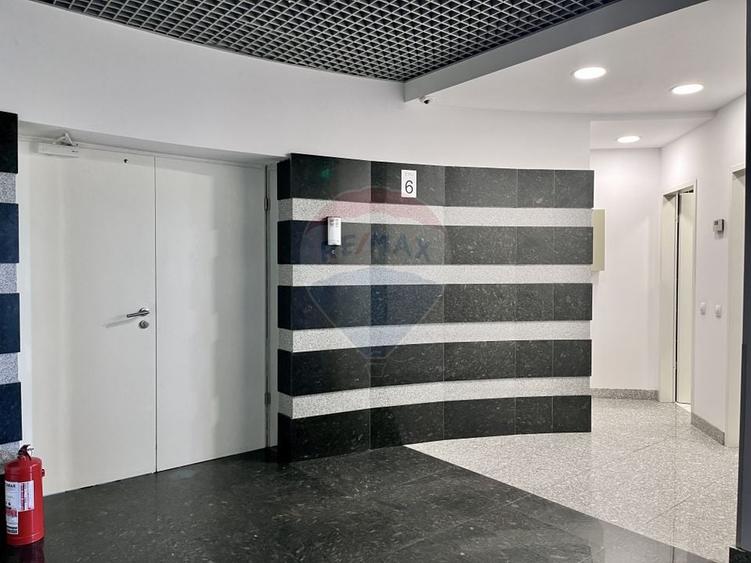 Birou, de 310 mp, în Universitate