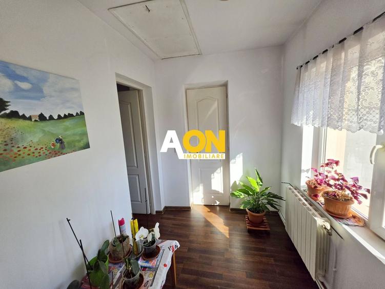 Casă individuală cu 5 camere cu Canalizare în Central