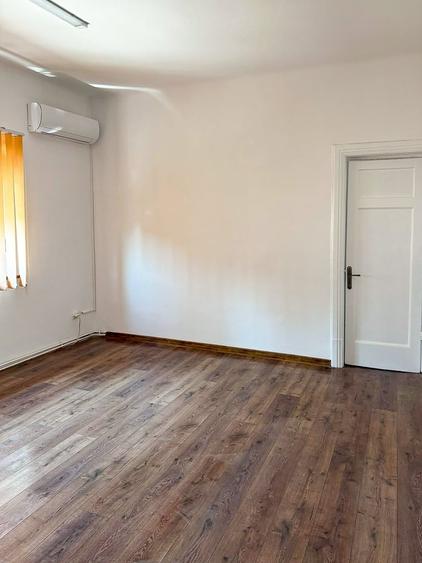 Apartament cu 4 camere semidecomandat în Calea Călărașilor