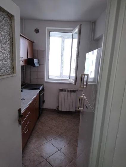 Apartament cu 2 camere semidecomandat, mobilat în Giurgiului