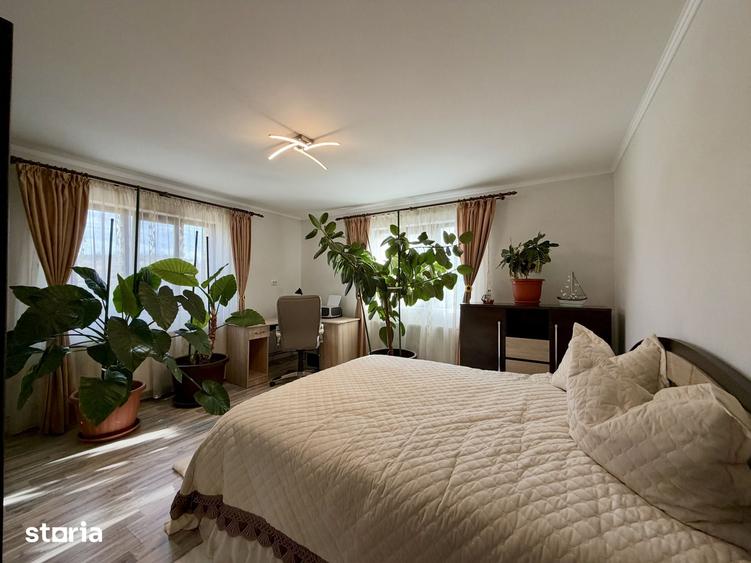 Casă cu 4 camere cu Teren 13000 Mp în Sâg
