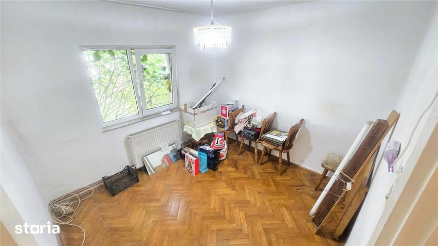 Apartament cu 4 camere decomandat în Micro 16