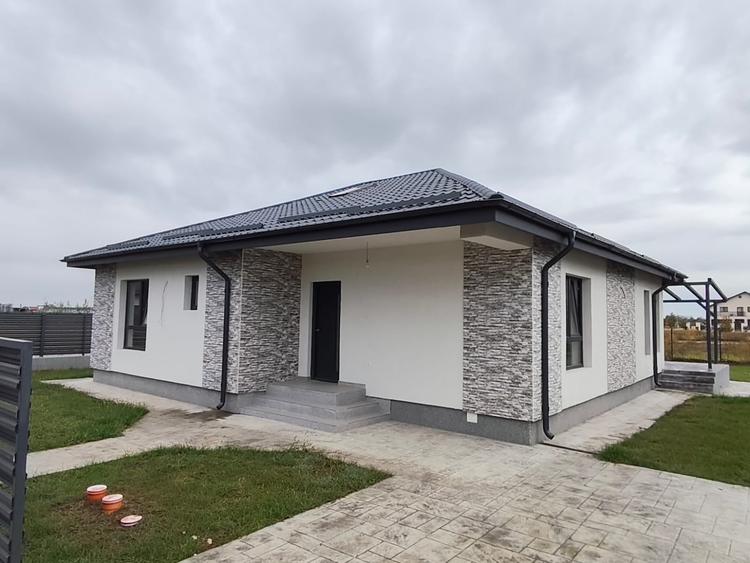 Casă individuală cu 4 camere cu Canalizare în Gulia