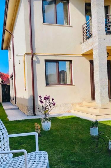 Casă cu Teren 200 Mp în Central