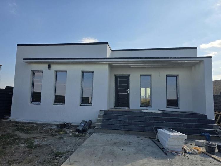 Casă cu 4 camere în Pielești