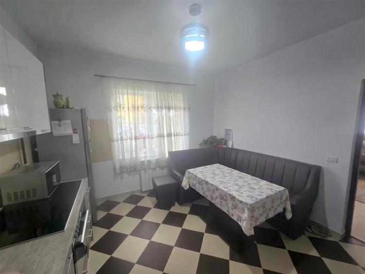 Casă individuală cu 4 camere cu Garaj în Moara Nica