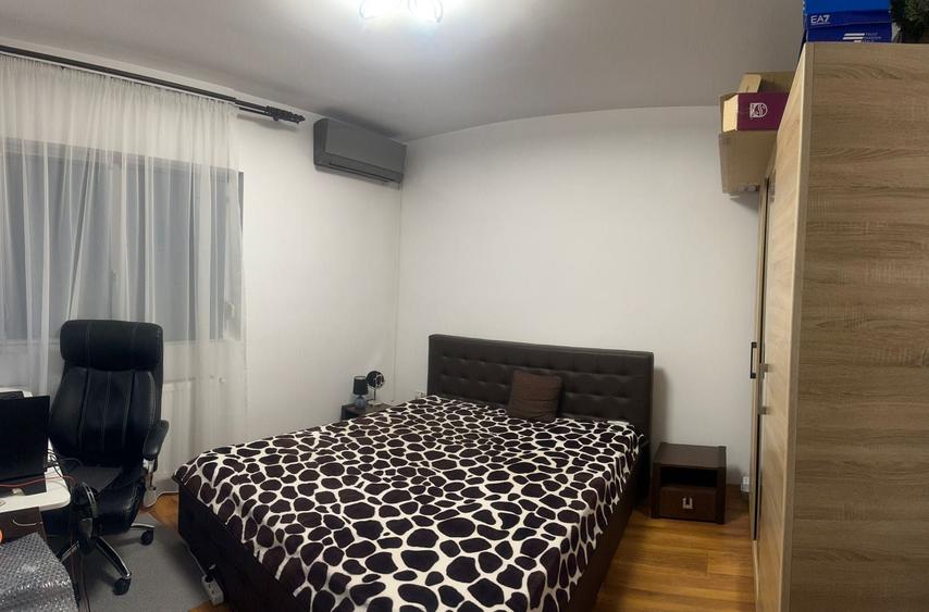 Apartament cu 3 camere semidecomandat în Exterior Vest