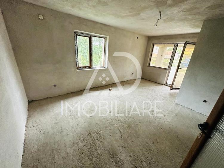 Casă individuală cu 8 camere cu Teren 680 Mp în Baia de Fier