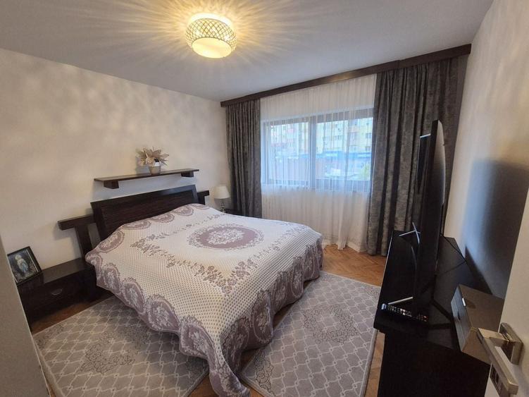 Apartament cu 3 camere decomandat în Ampoi 3