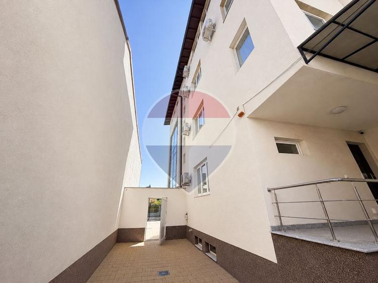 Duplex cu 5 camere cu Teren 250 Mp în Banu Manta