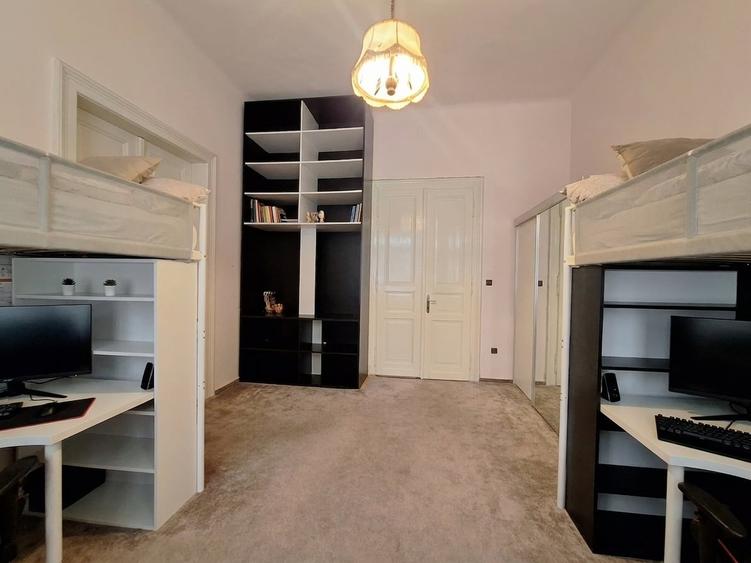 Apartament cu 4 camere circular, mobilat în P-ța Maria