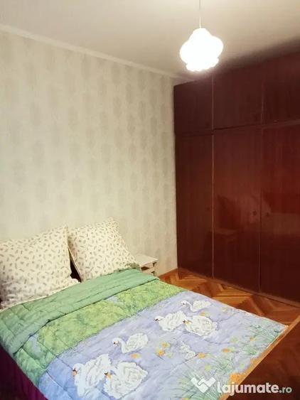 Garsonieră decomandată în Titan