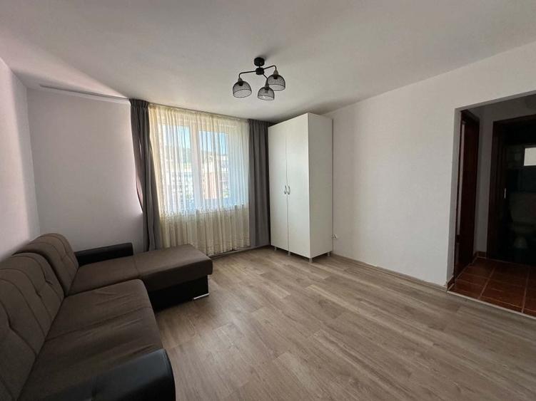 Apartament cu 3 camere semidecomandat în Dărmănești