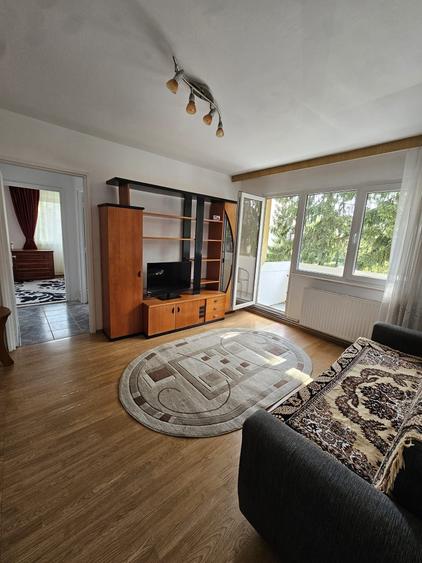 Apartament cu 3 camere semidecomandat în Astra