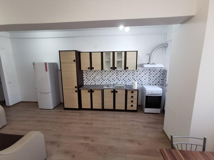 Apartament cu 3 camere semidecomandat în Păcurari
