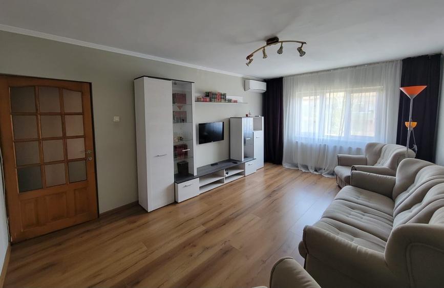Apartament cu 3 camere decomandat în Nufărul