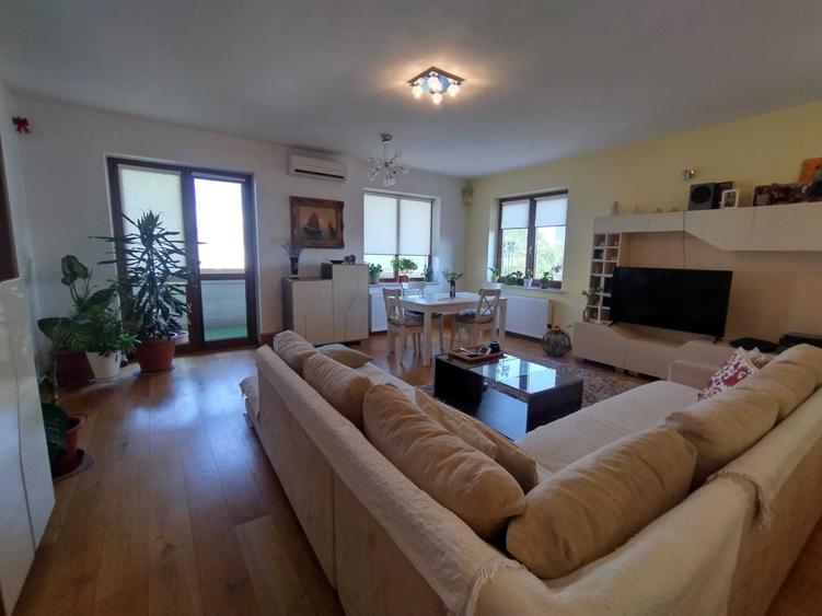 Apartament cu 4 camere decomandat în Aviației