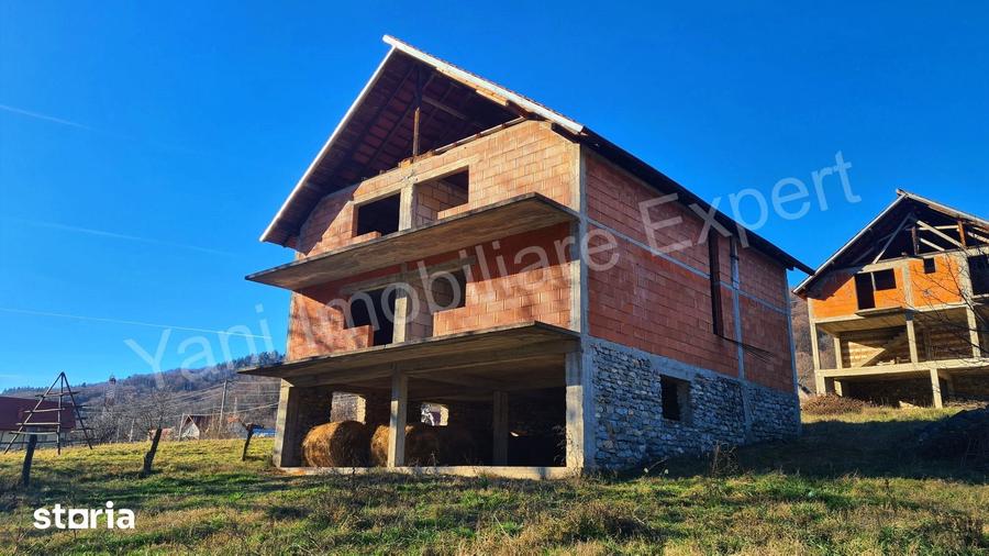 Casă cu Teren 795 Mp în Corbeni