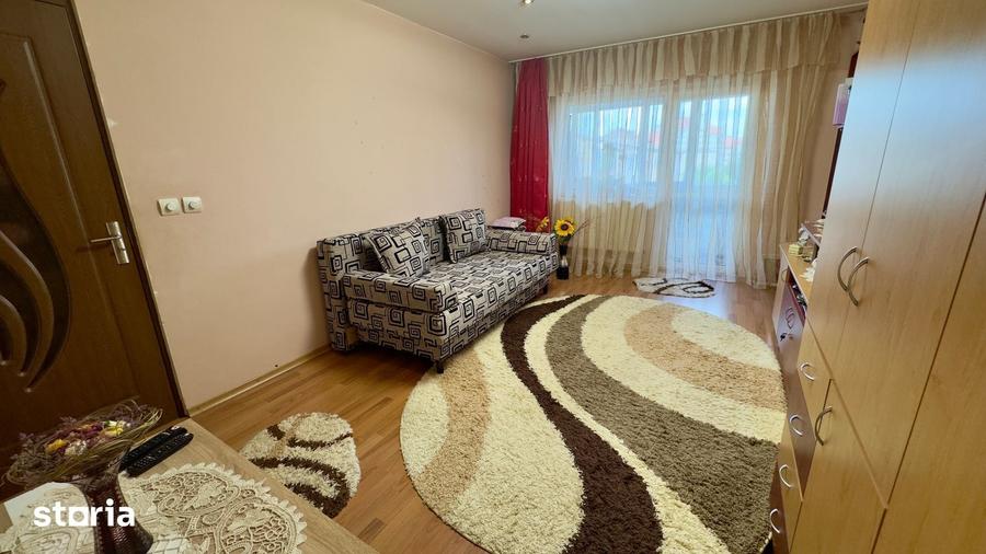 Apartament cu 3 camere decomandat în Cetate