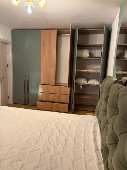 Apartament cu 3 camere semidecomandat în Faleza Nord