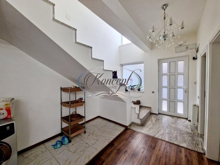 Duplex cu 5 camere cu Canalizare în Câmpului