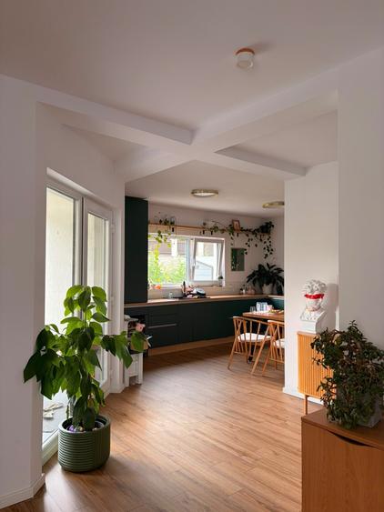 Casă cu 4 camere în Corunca