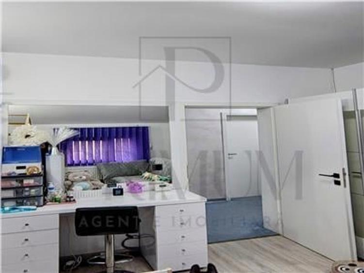 Apartament cu 3 camere decomandat, mobilat în Dumbrăvița