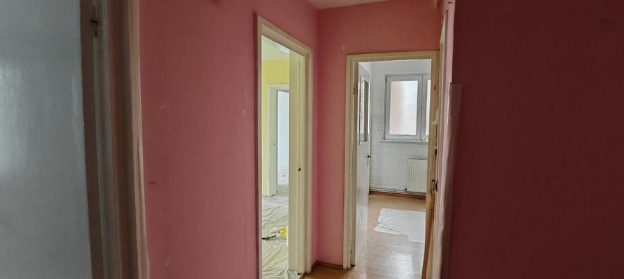 Apartament cu 3 camere decomandat în Drumul Carului