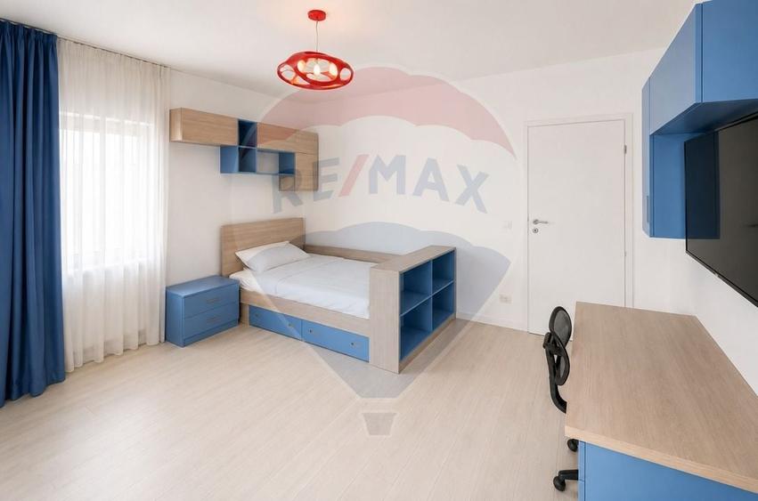 Casă individuală cu 6 camere cu Teren 572 Mp în Central