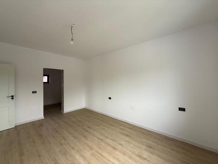 Casă cu 4 camere în Exterior Vest