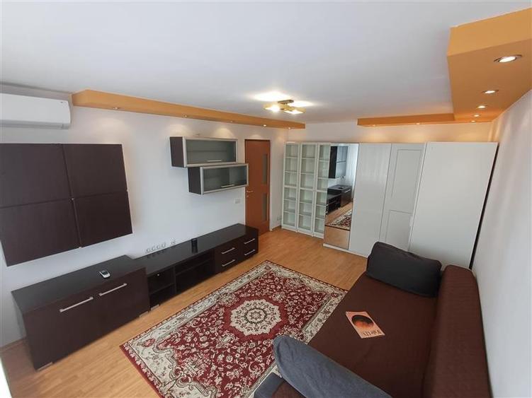 Apartament cu 3 camere decomandat, mobilat în Berceni